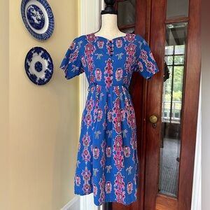 Vintage 50s/60s Sweetheart Neckline Midi Dress w/Tie Waist & Tribal/Island Print